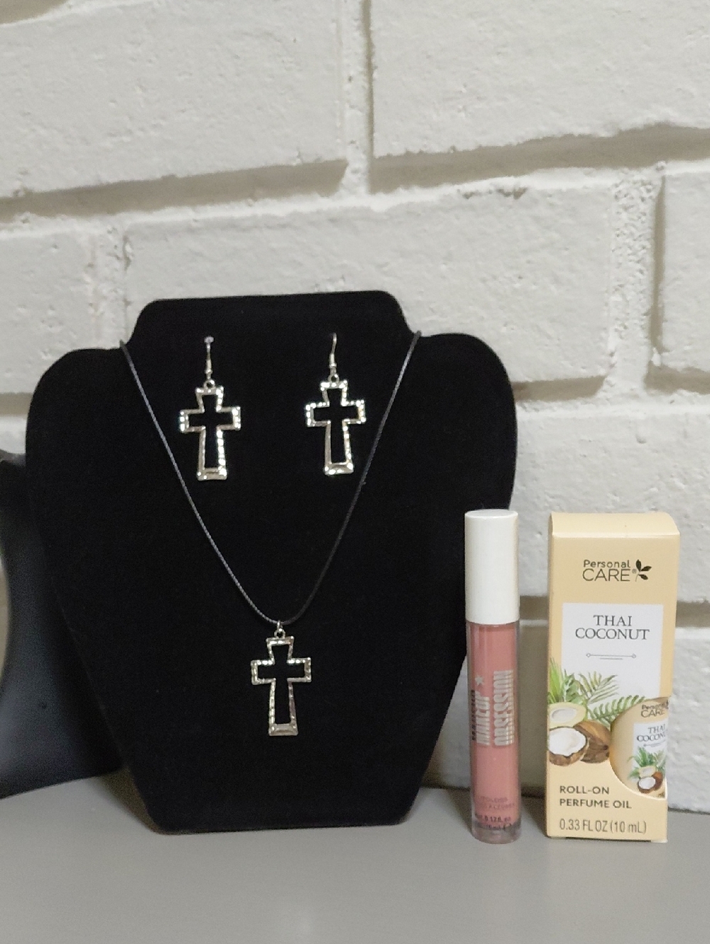 BUYERS GIVAWAY! 🎁 Cross Pendant Necklace/ Earrings Set & Beauty Bundle!